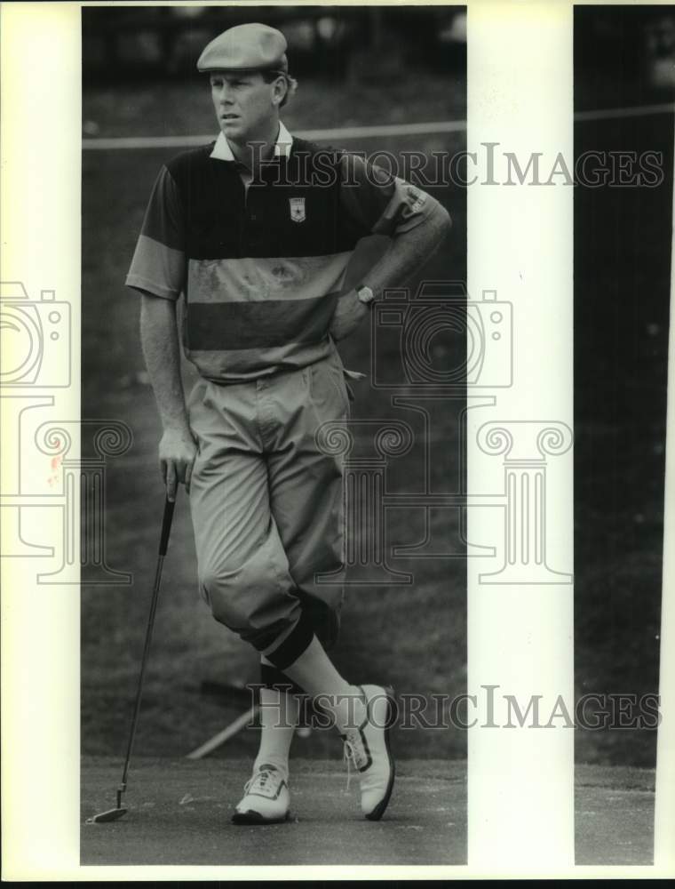 1990 Press Photo Golfer Payne Stewart Waits on Green at Texas Open - sas20382 - Historic Images