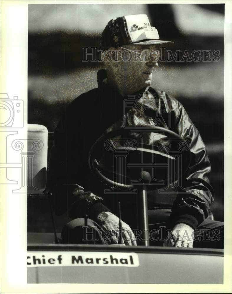 1994 Press Photo Vantage at The Dominion Golf Volunteer John Hall Sits in Cart- Historic Images