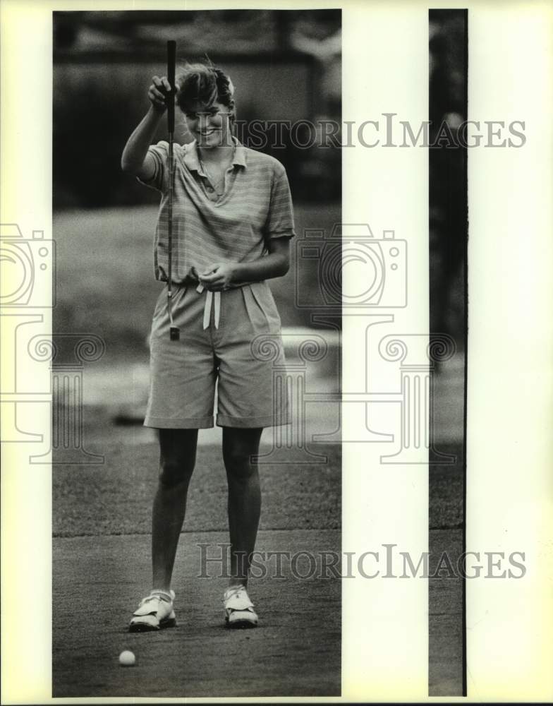 1986 Press Photo Golfer Neisy Rodriguez Lines Up Putt at Texas Games - sas20713- Historic Images