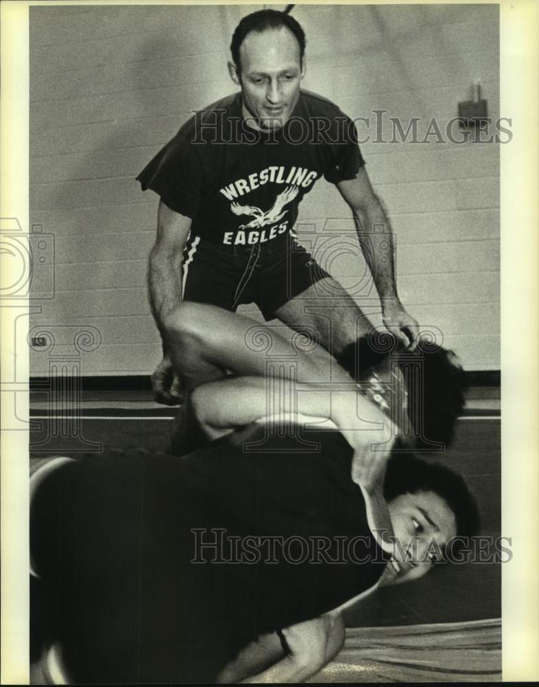Press Photo Roosevelt High Wrestling Coach Jim Ricker Watches Boys Wre ...