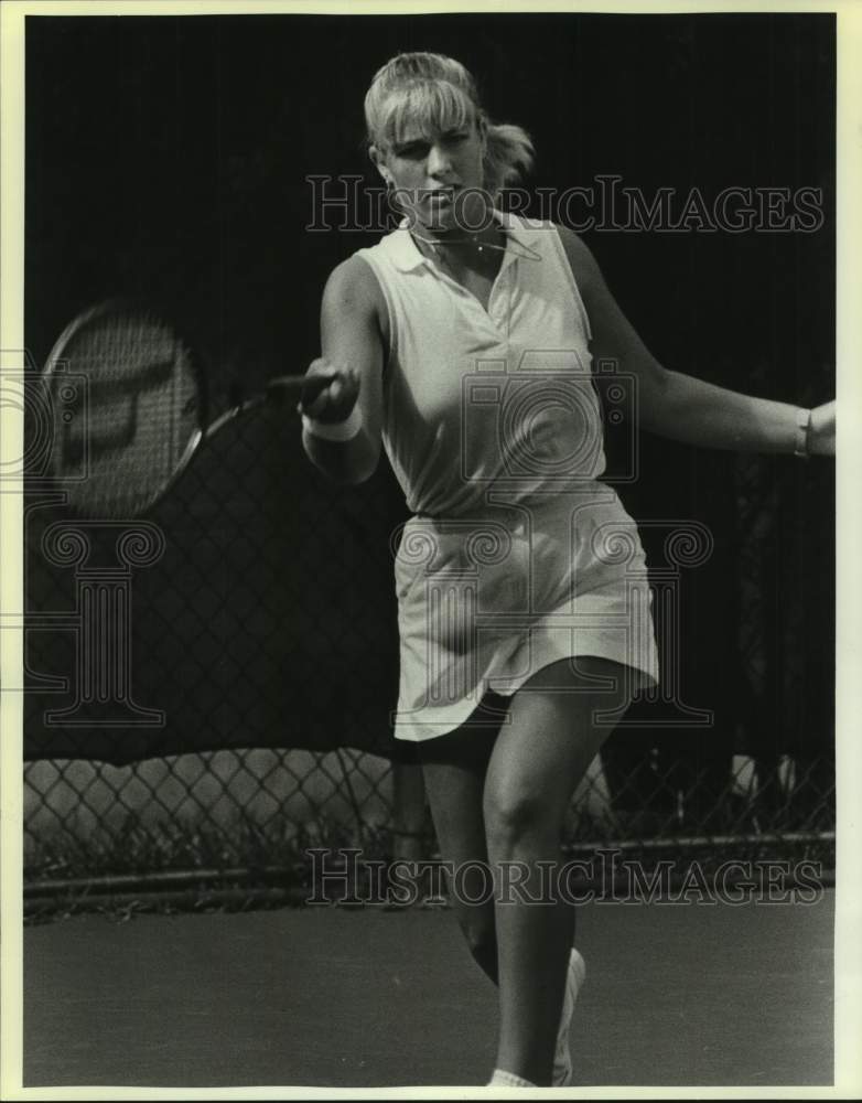 1986 Press Photo Tennis Player Jennie Young Swings Racquet - sas21045- Historic Images