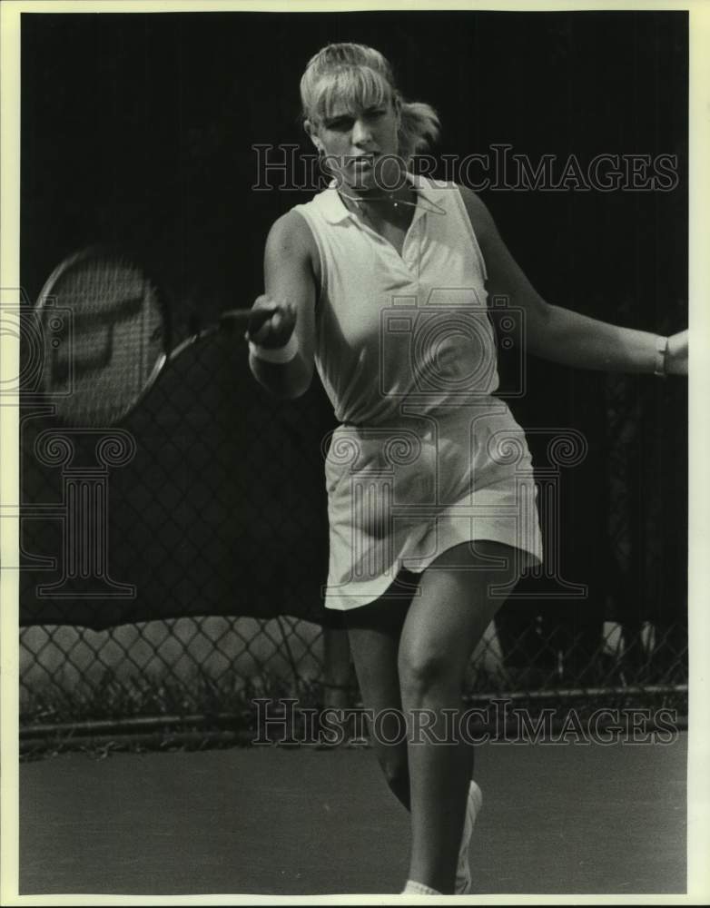 1986 Press Photo Tennis Player Jennie Young Swings Racquet - sas21045- Historic Images