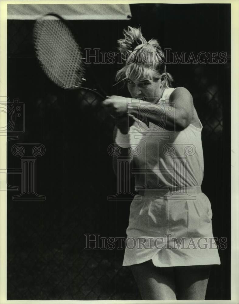 1986 Press Photo Tennis Player Jennie Young Swings Racquet - sas21047- Historic Images