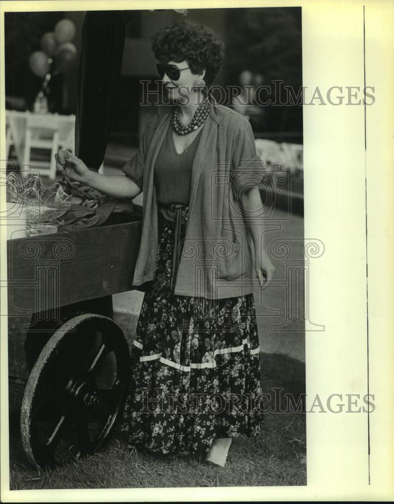 1985 Press Photo Ann Brelsford Coiner at Friends of McNay Annual Meet - Historic Images