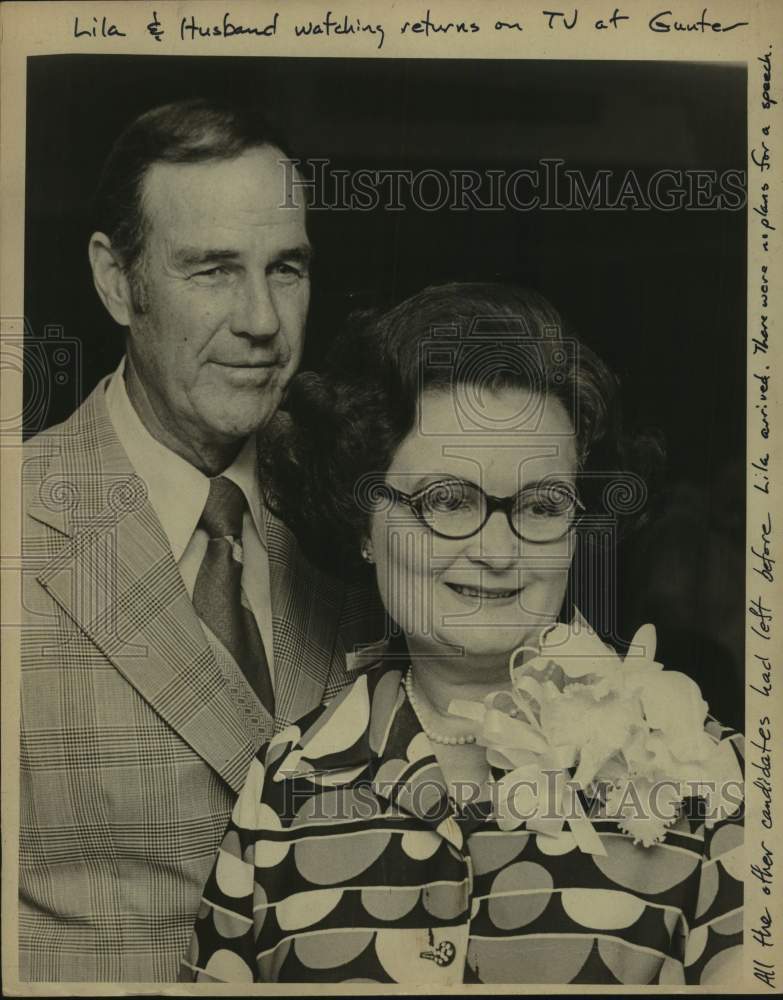 1975 Press Photo San Antonio Mayor Lila Cockrell & Husband Watch Vote Returns - Historic Images