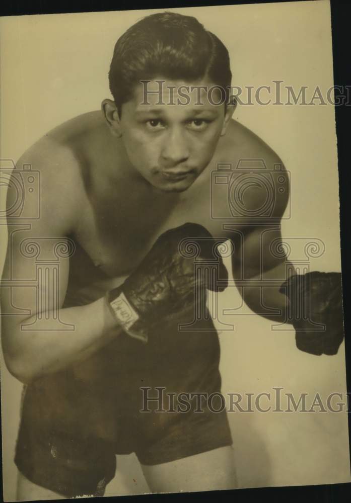 Press Photo Boxer Chucho Llaves in Fighting Stance - Historic Images