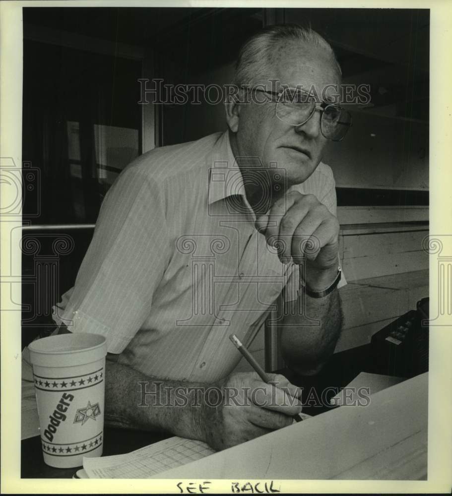 1985 Press Photo Baseball Scorekeeper Reed Switzer at Keefe Field - sas21633 - Historic Images