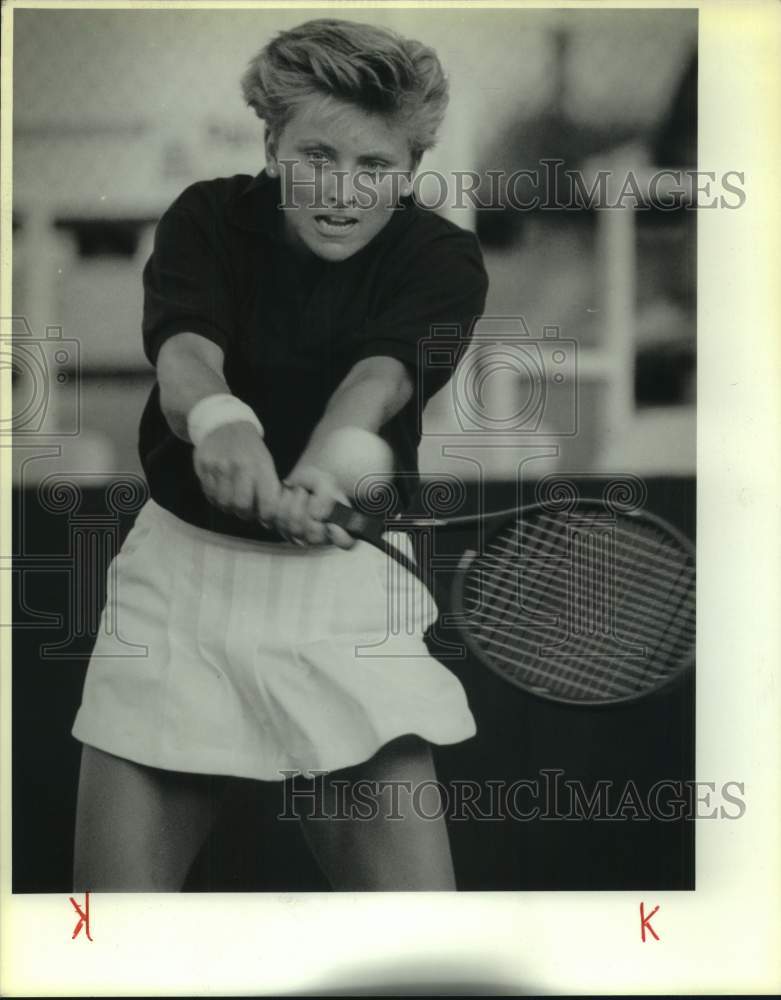 1988 Sacramento Team Tennis Player Mary Lou Daniels Returns Shot - Historic Images