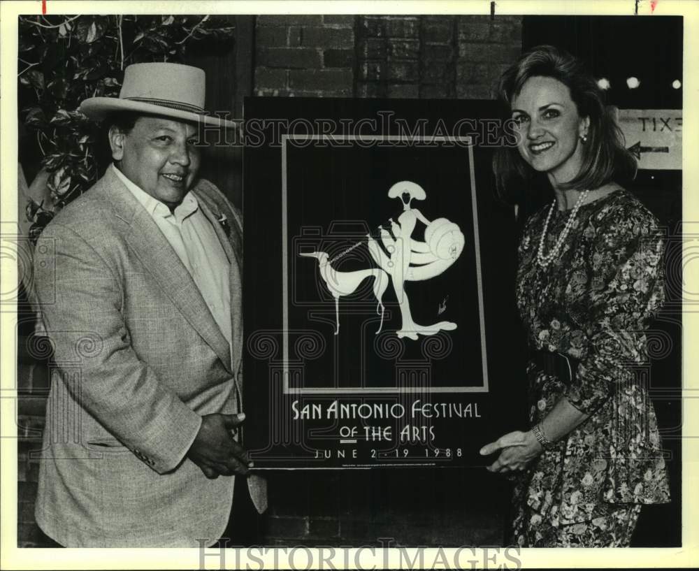 1988 Press Photo San Antonio Festival of the Arts Benefit Attendees With Poster - Historic Images
