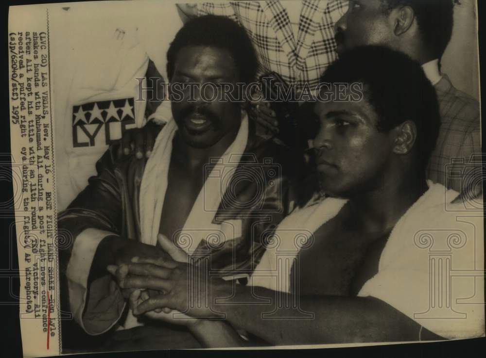 1975 Press Photo Boxers Ron Lyle &amp; Muhammad Ali Shake After Las Vegas Fight - Historic Images