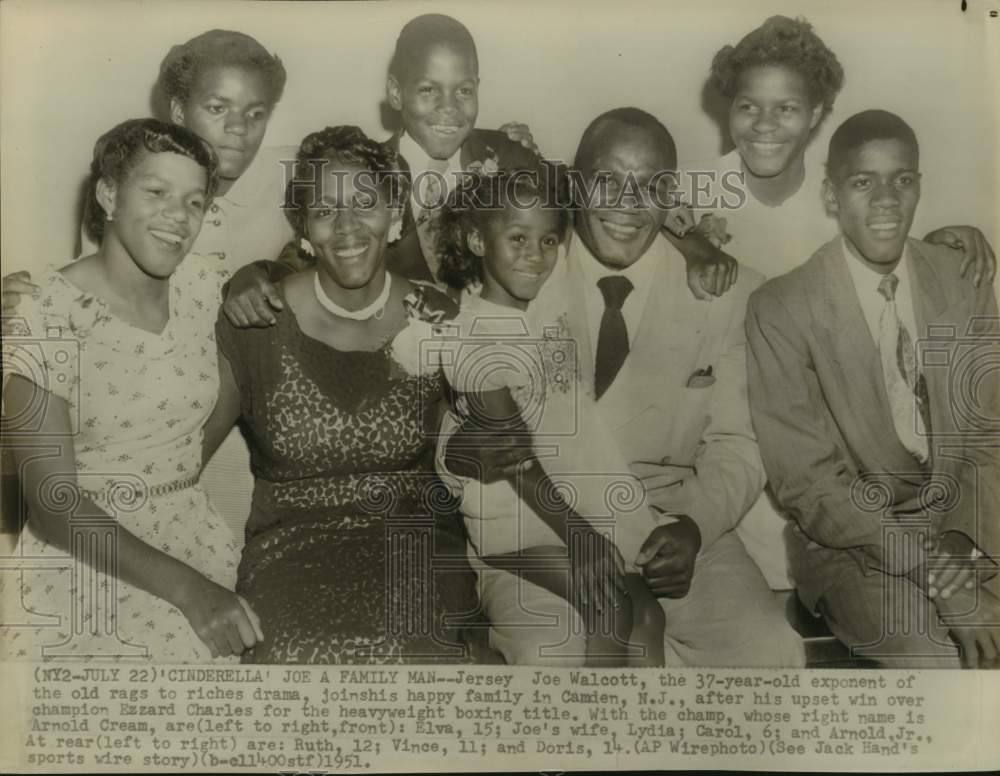 1951 Press Photo Heavyweight Boxer Celebrates Title Win With Family in Camden - Historic Images