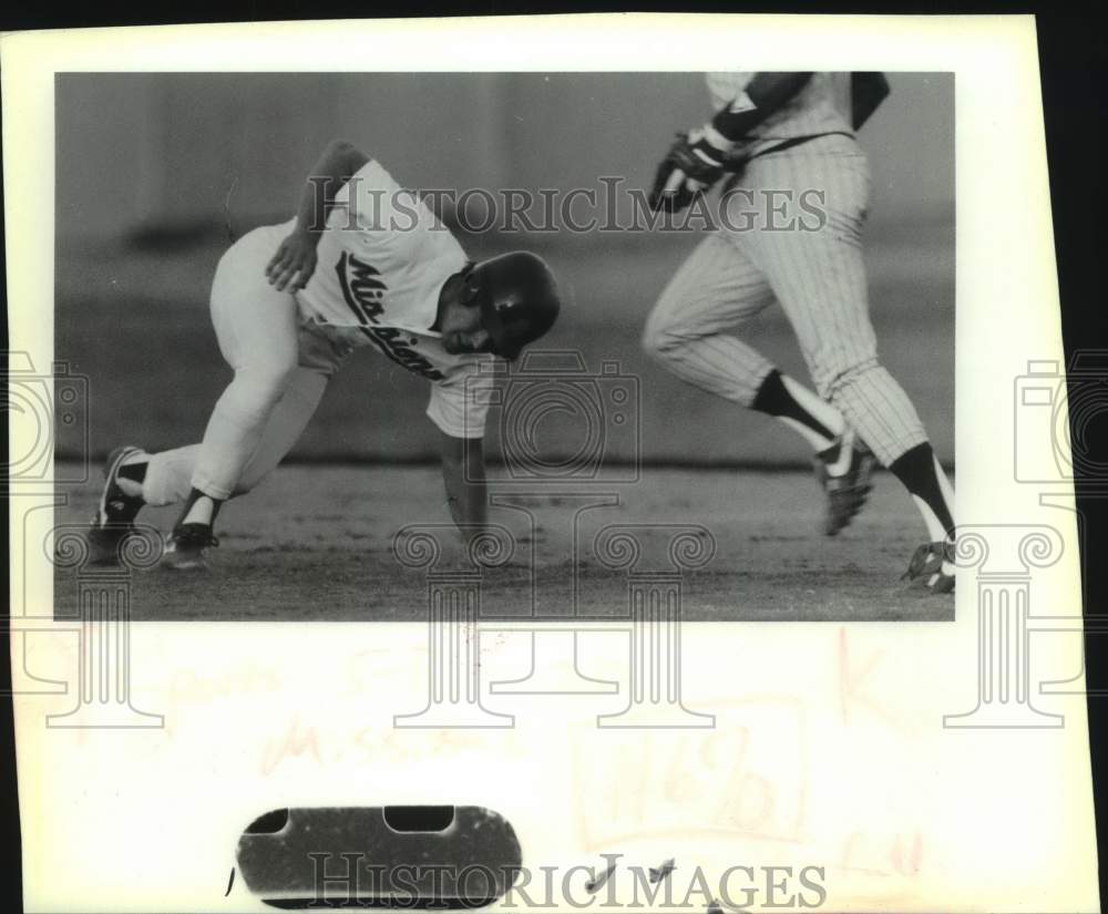 1990 Press Photo San Antonio Missions Baseball Player Steve Finken Called Out- Historic Images