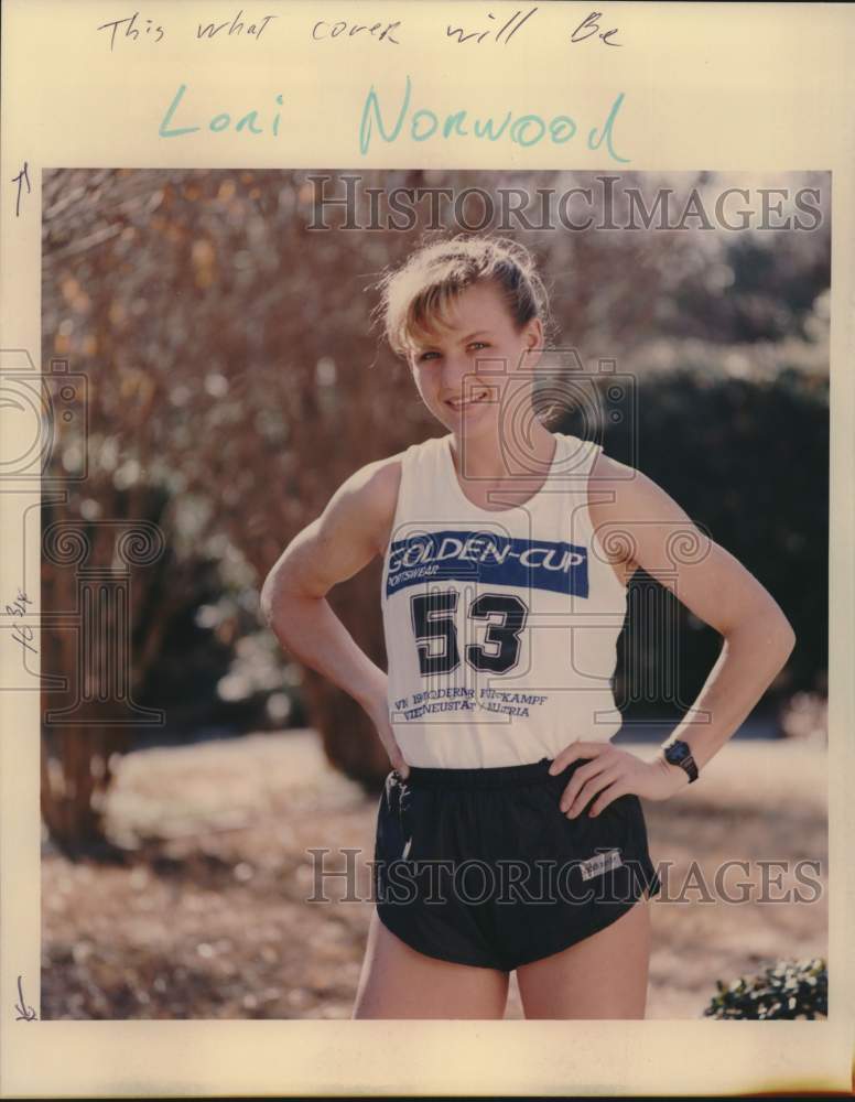 Press Photo Pentathlete Lori Norwood Poses in Running Gear - sas22610 - Historic Images