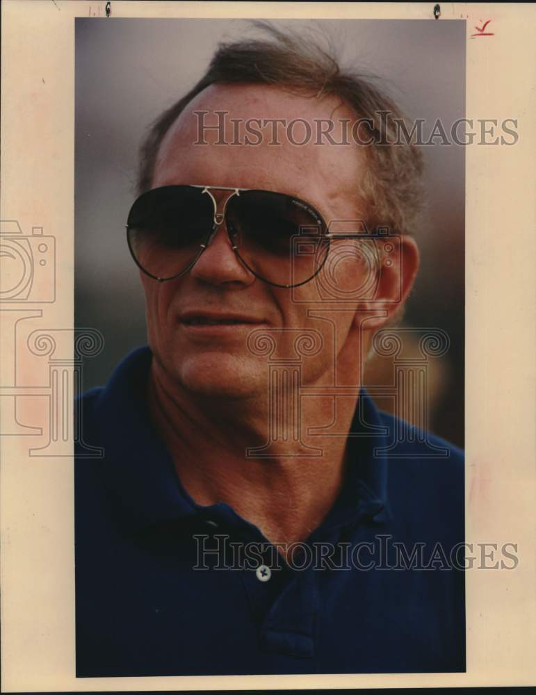 1990 Press Photo Dallas Cowboys Football Team Owner Jerry Jones at Alamo Stadium - Historic Images