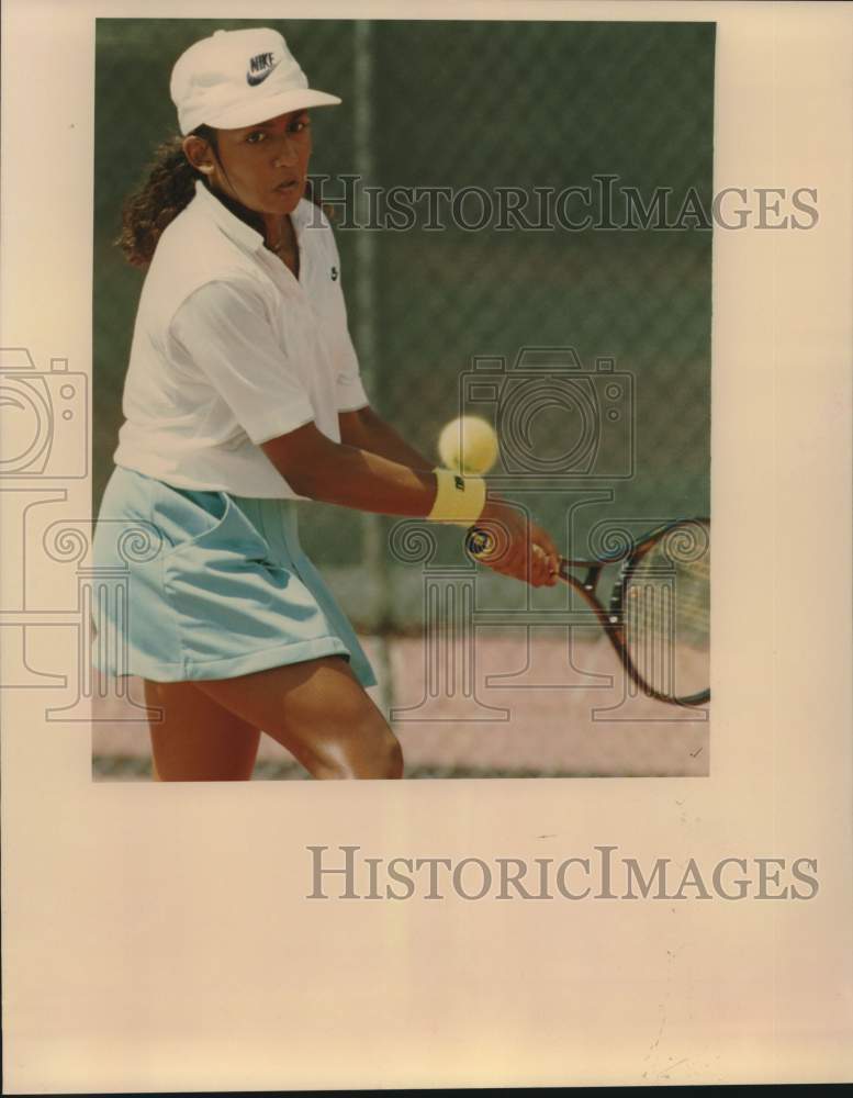 1989 Press Photo Tennis Player Lihi Weerasuriga Returns Shot - sas22650 - Historic Images