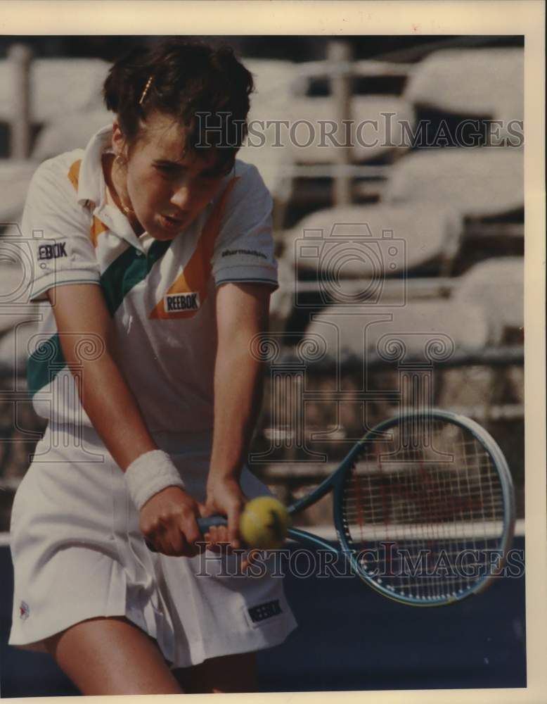 1988 Press Photo Tennis Player Katerina Maleeva Returns Shot at McFarlin Center- Historic Images