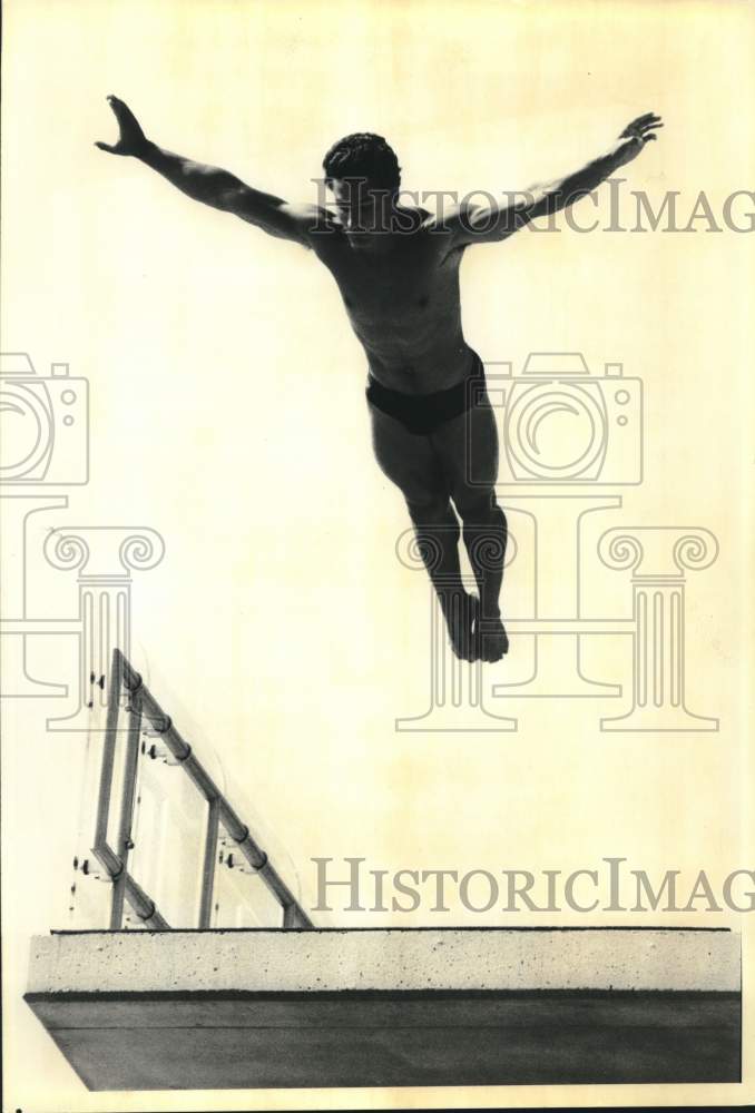 1984 Press Photo Olympic Diver Greg Louganis Performs Platform Dive, Los Angeles- Historic Images