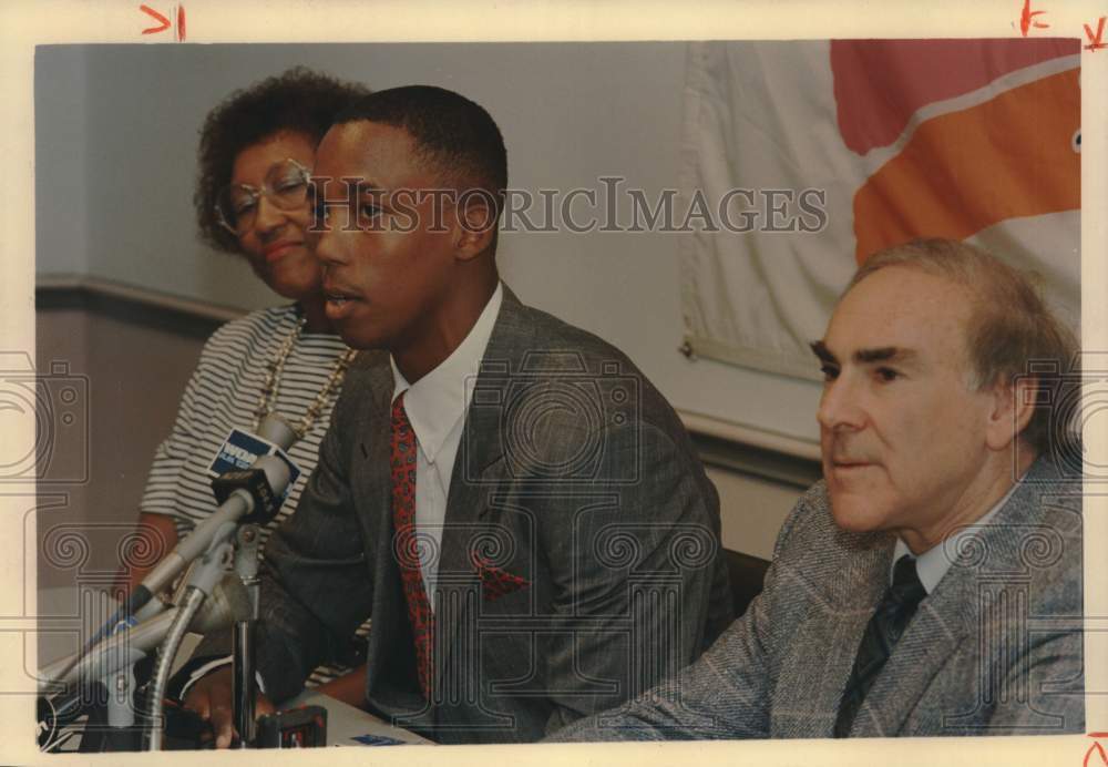1989 Press Photo San Antonio Spurs Basketball Player, Mother & Advisor- Historic Images