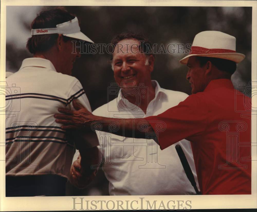 1988 Press Photo Dale Douglas With Golfers Billy Casper &amp; Chi Chi Rodriguez- Historic Images