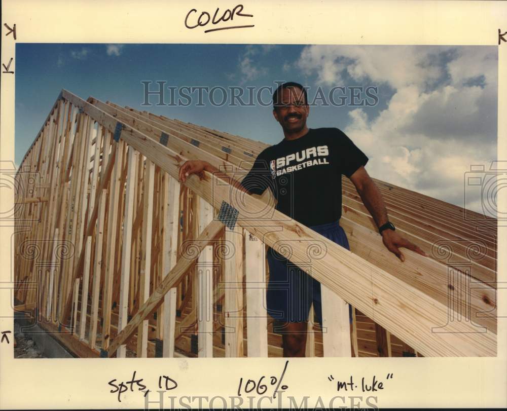 1993 Press Photo San Antonio Spurs Basketball Coach John Lucas on Workout Hill- Historic Images