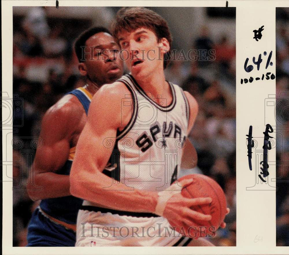 1987 Press Photo San Antonio Spurs basketball player Frank Brickowski in action - Historic Images