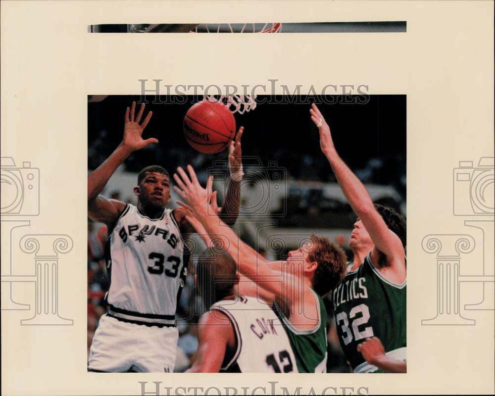 Press Photo San Antonio Spurs and Boston Celtics play NBA basketball - sas23529 - Historic Images