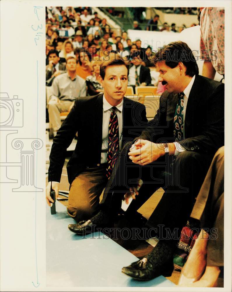Press Photo Basketball coaches confer on the sideline - sas23722 - Historic Images
