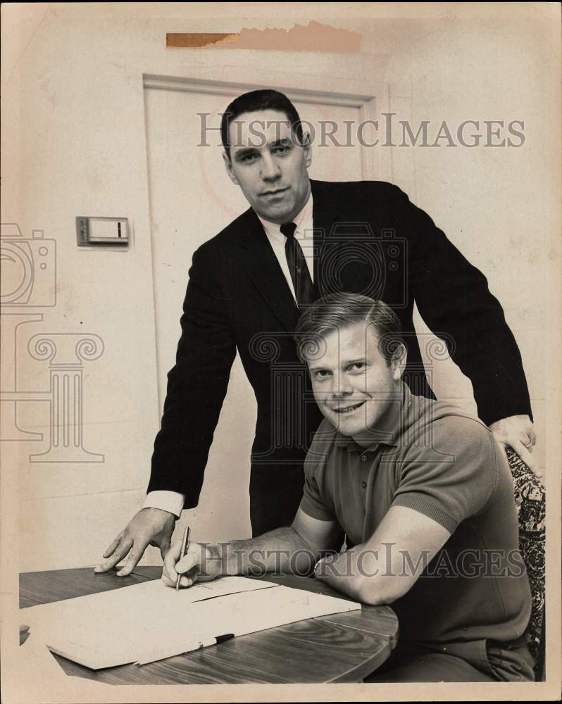 Press Photo Teddy Roberts and defensive George Pasterchick - sas23771 - Historic Images