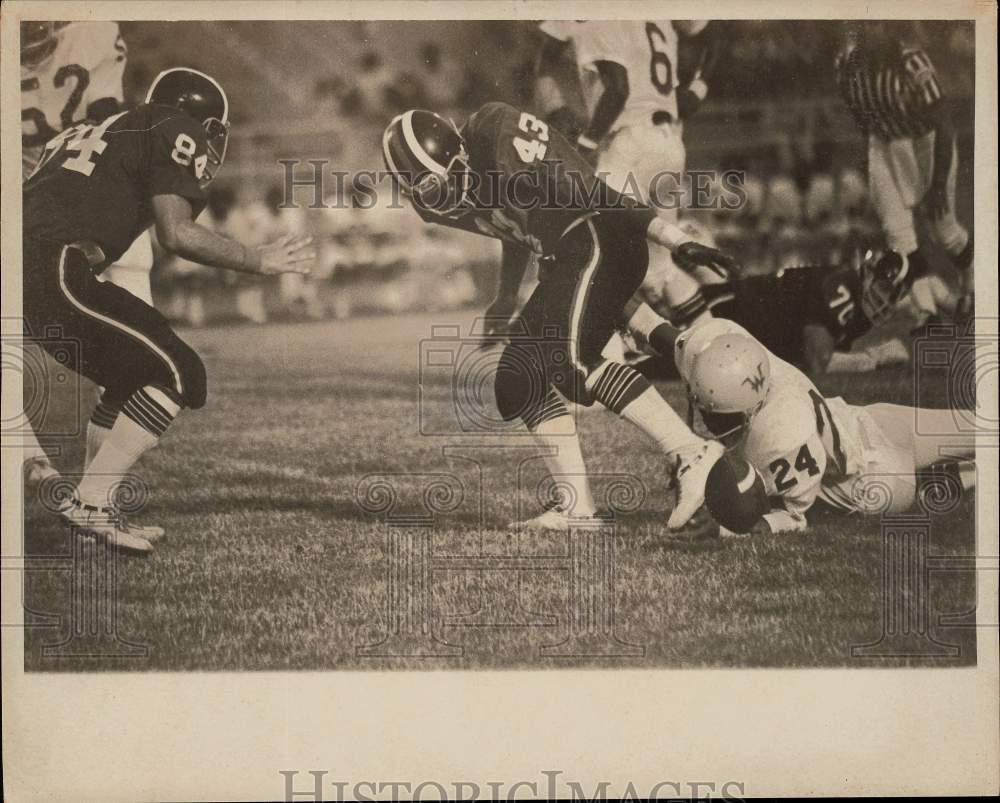 Press Photo Football players in action - sas23800- Historic Images