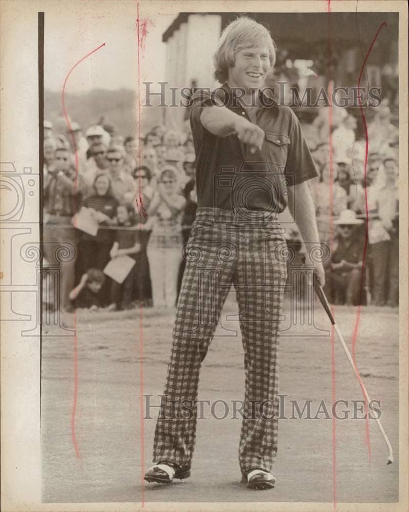 1973 Press Photo A PGA Tour golfer on a putting green - sas23886 - Historic Images