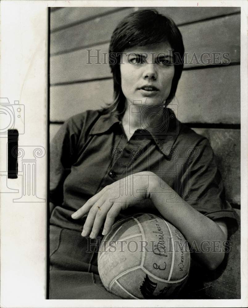 1974 Press Photo Houston E Pluribus Unum Volleyball Player Mary Jo Peppler - Historic Images