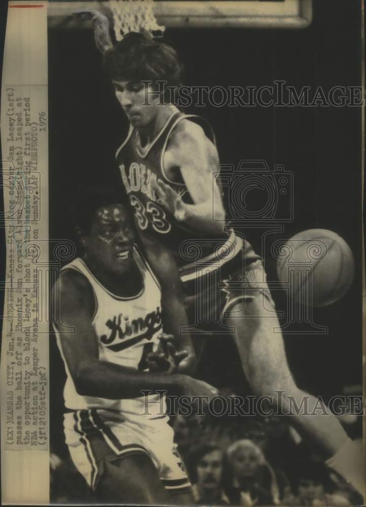 1975 Press Photo Sam Lacey Kansas City Basketball Player At Phoenix S 1975-press-photo-sam-lacey-kansas-city-basketball-player-at-phoenix-s