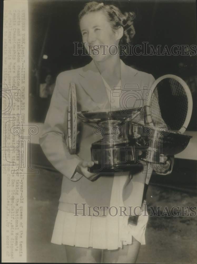 1952 Press Photo Tennis Player Maureen Connolly with Trophies from Tennis - Historic Images