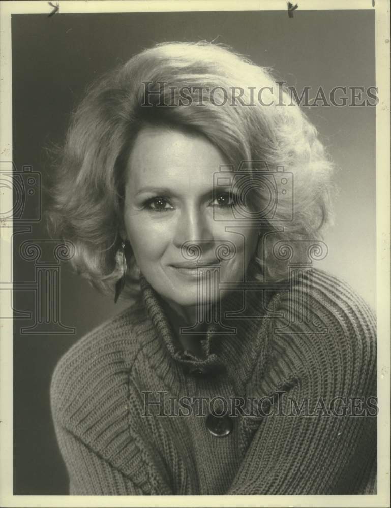 1982 Press Photo Actress Angie Dickinson stars as Cassie Holland on NBC-TV - Historic Images
