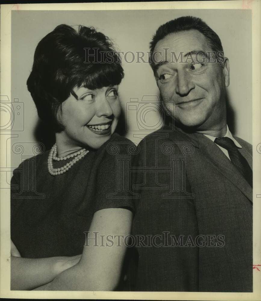 Press Photo Entertainers Dorothy Loudon with Garry Moore, Mutual Admiration - Historic Images