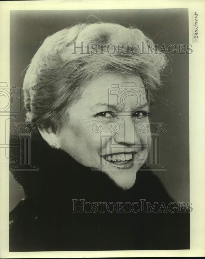 1995 Press Photo One of the Maxine Andrews Sisters, Singer - Historic Images