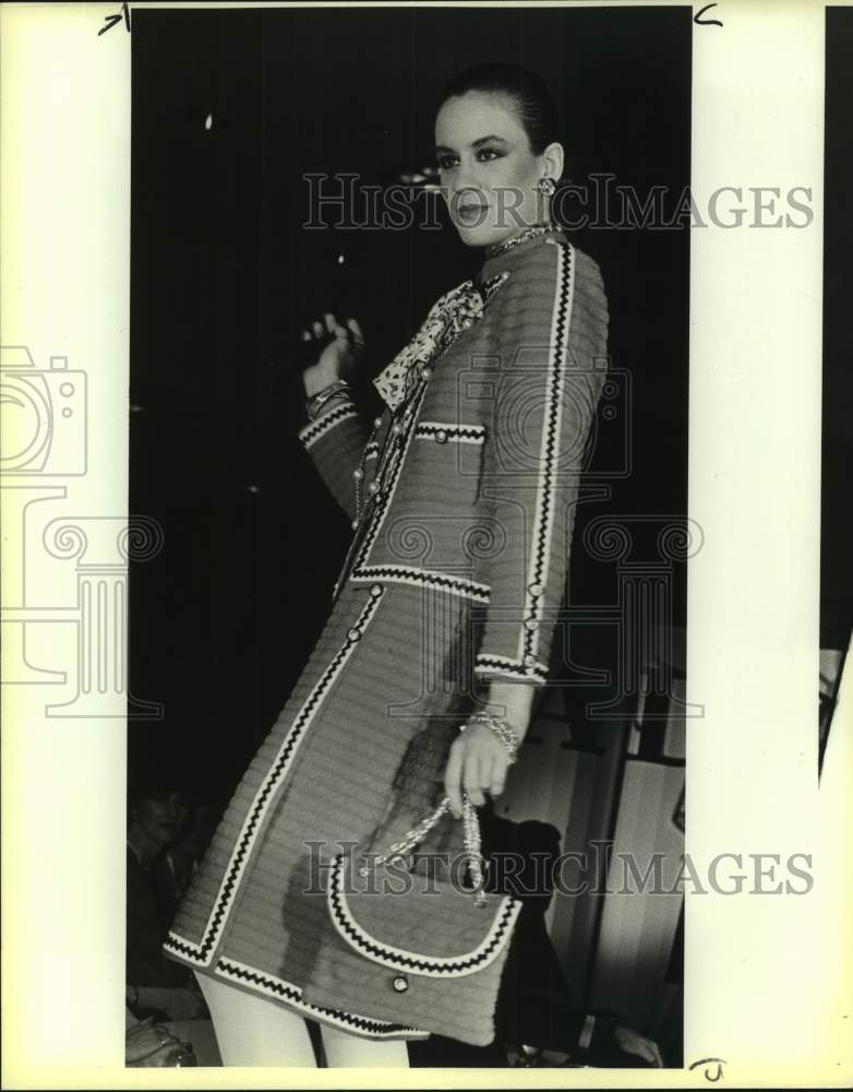 1986 Press Photo Model in Suit Fashion by Adolfo - Historic Images