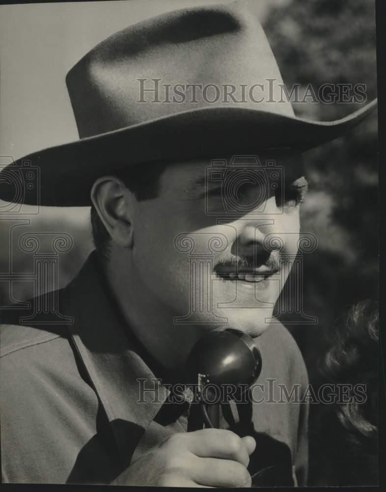 Press Photo Actor Robert Paige - Historic Images