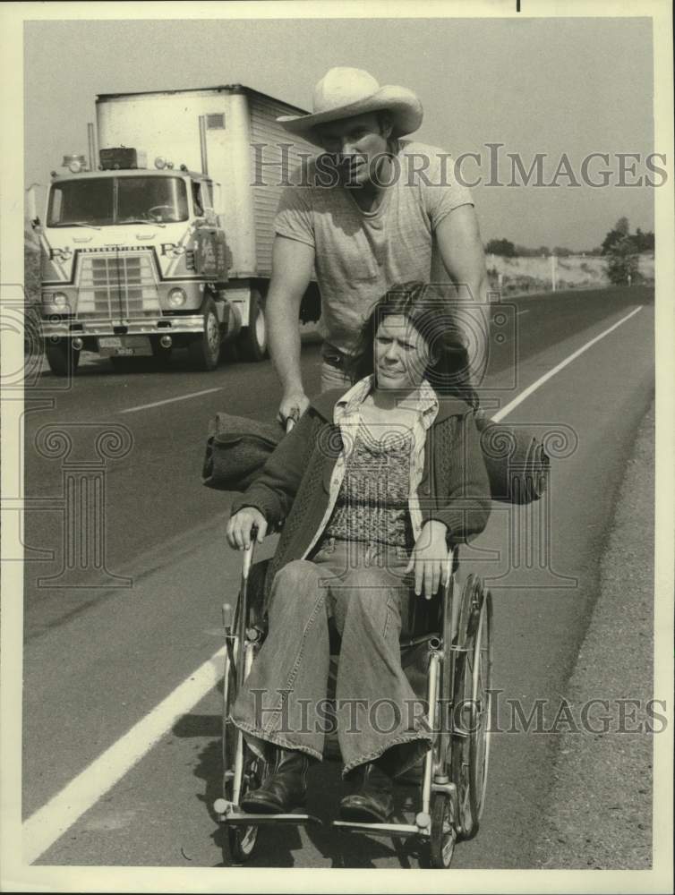 Press Photo Actors James Olson, Pamela Payton Wright - Historic Images