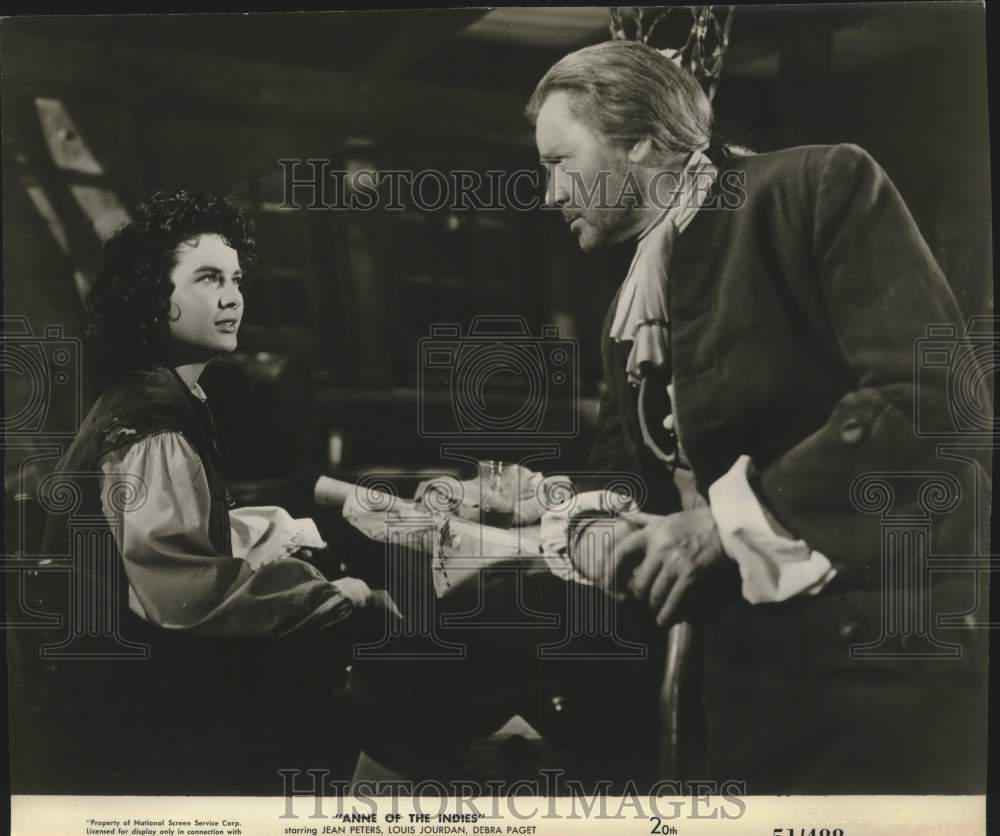 1951 Press Photo Actors Jean Peters, Louis Jourdan in "Anne of the Indies" movie - Historic Images
