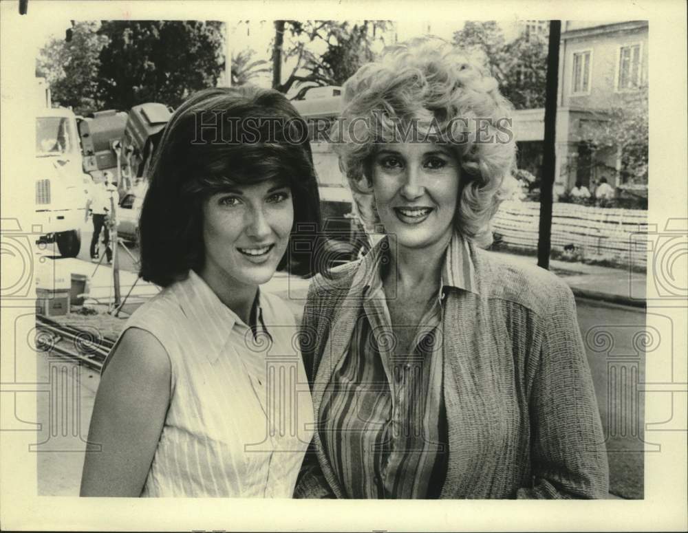 Press Photo Actress Annette O'Toole with Tammy Wynette, Singer - Historic Images
