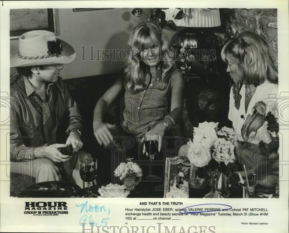 Press Photo Hour Hairstylist Jose Eber, Actress Valerie Perrine talk with Host - Historic Images