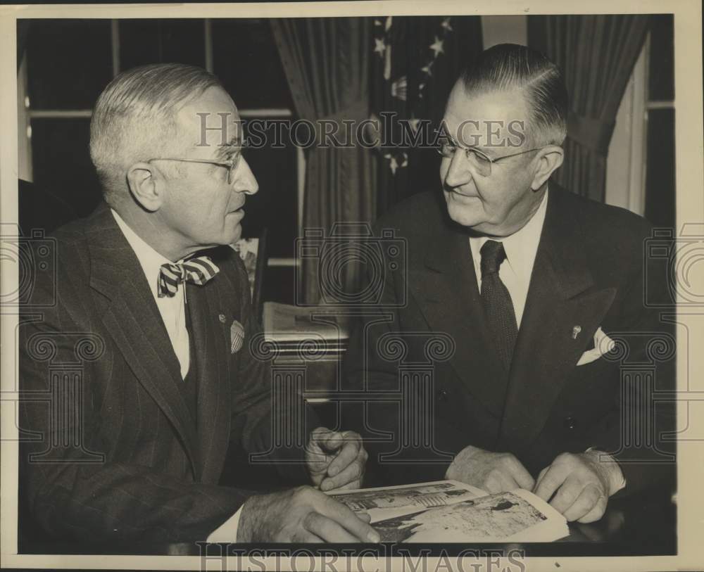 1948 Press Photo President Truman confers with Perry Brown, of Beaumont, Texas - Historic Images