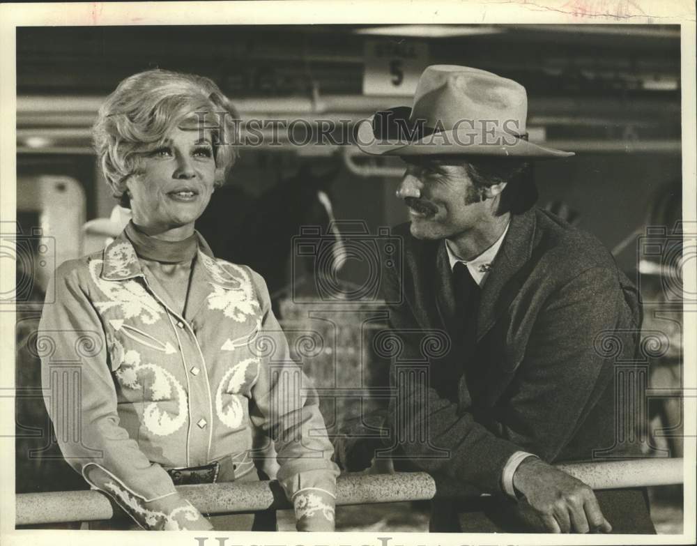 1970 Press Photo Actress Joanna Moore, former flame, with co-star - Historic Images