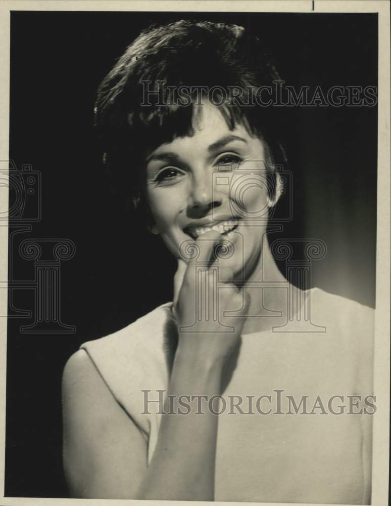 1966 Press Photo Singer Phyllis Newman - Historic Images