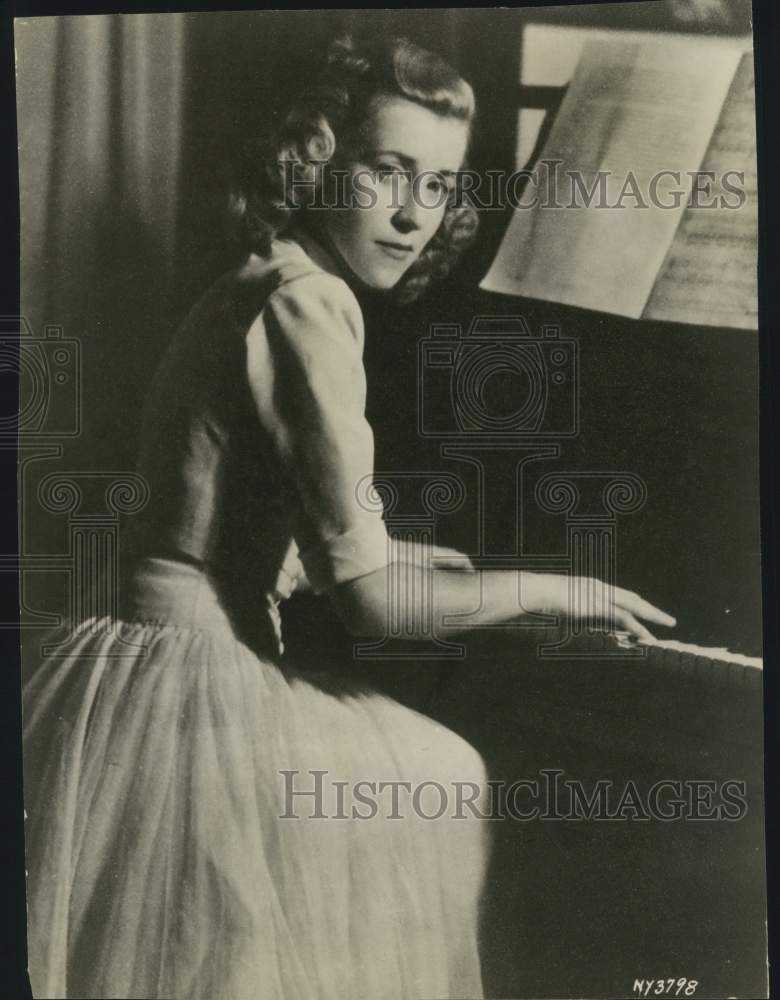 Press Photo Musician Nicole Henriot - Historic Images