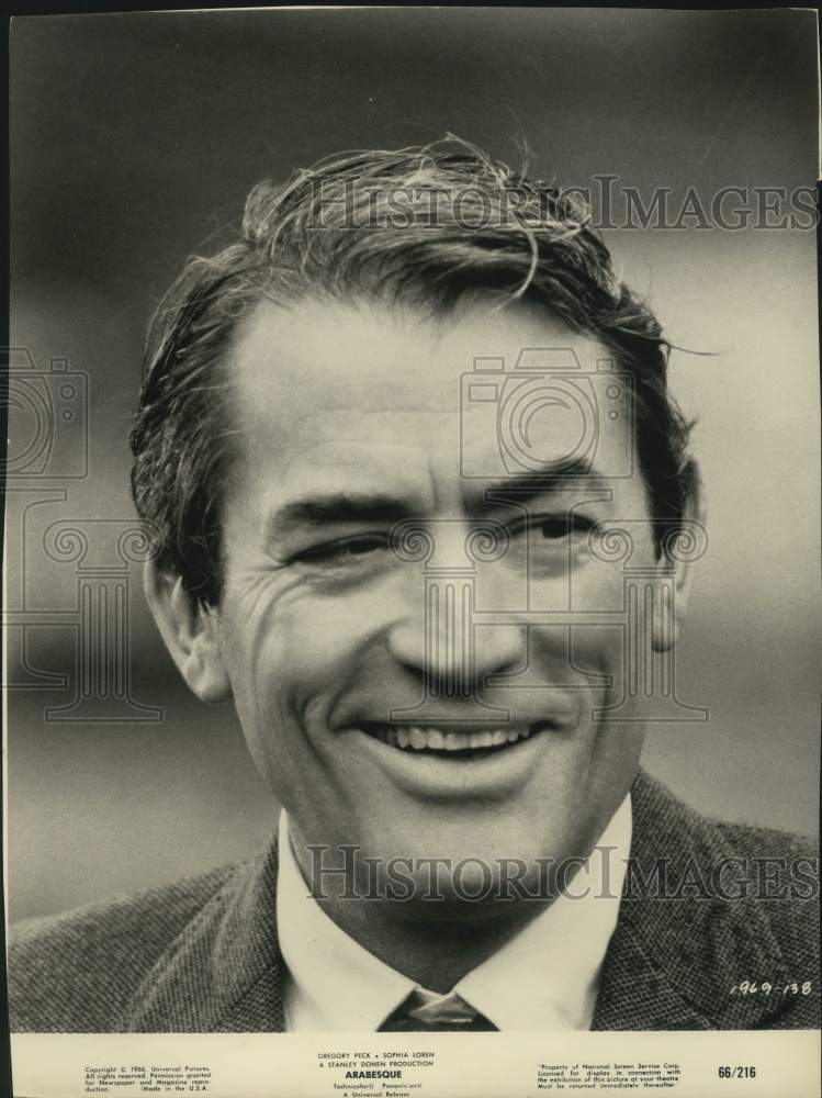 1966 Press Photo Actor Gregory Peck in Arabesque movie - Historic Images
