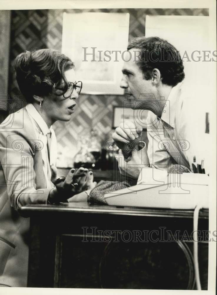 Press Photo Actor Lawrence Pressman with co-star - Historic Images
