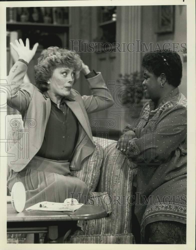 1981 Press Photo Actors Rue McClanahan and Nell Carter in "Gimme a Break" on NBC - Historic Images