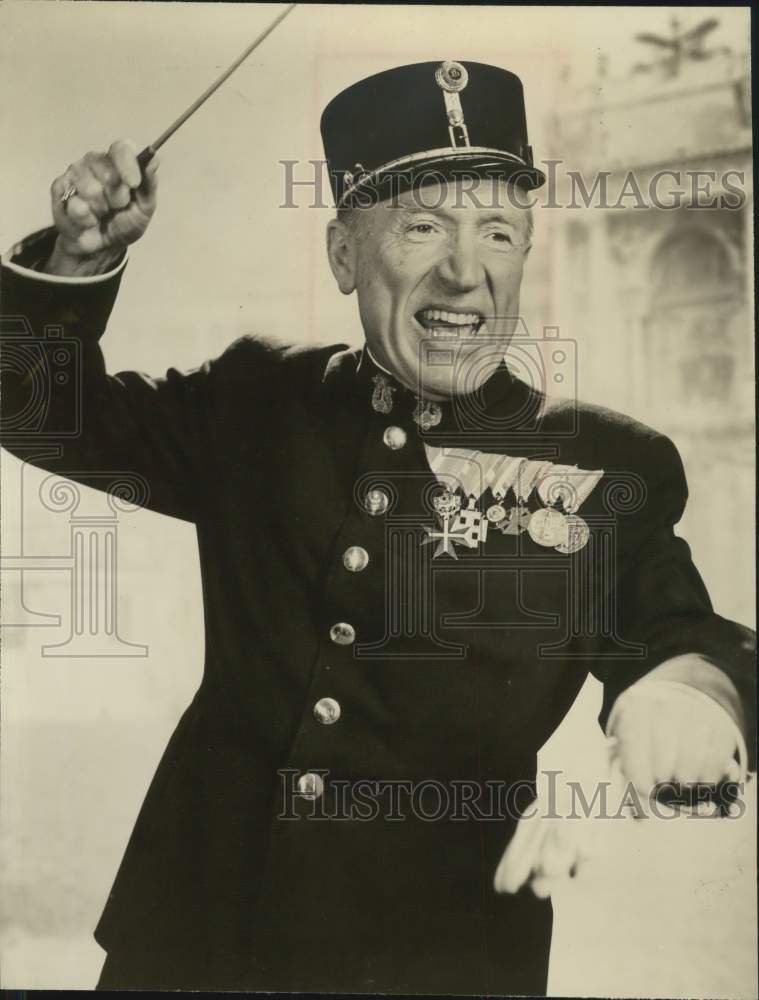 1960 Press Photo Conductor Julius Herrmann, Deutschmeister Band - Historic Images